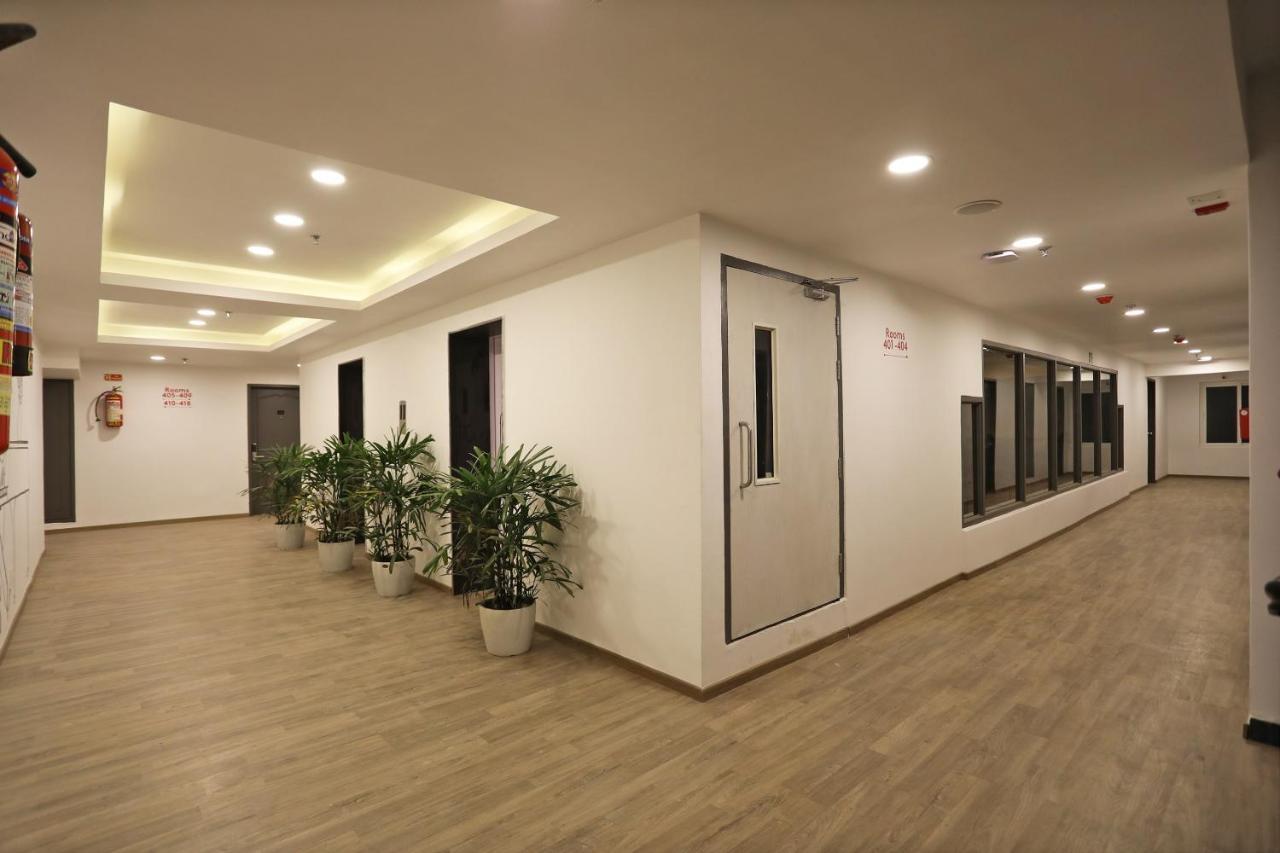 Golden Parkk Hotel Kolkata Bagian luar foto