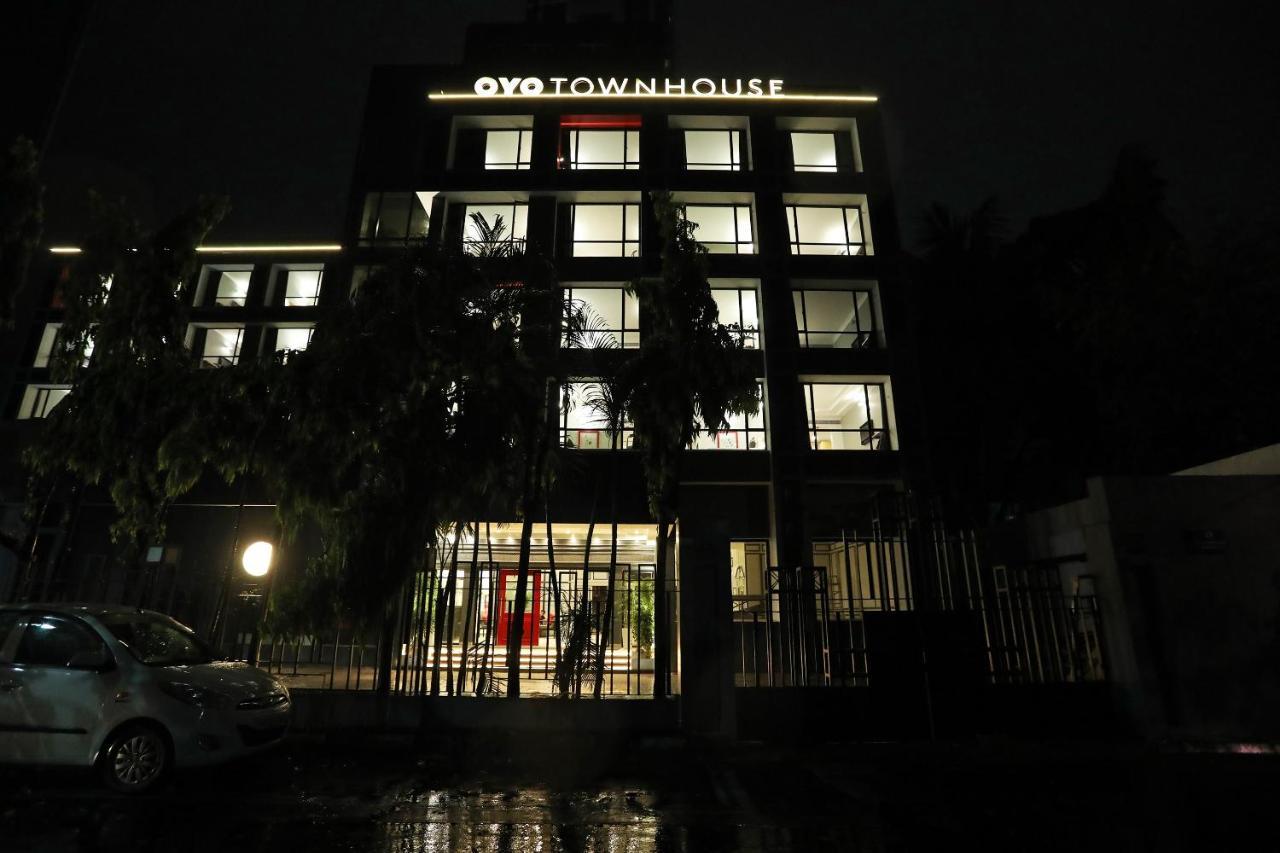 Golden Parkk Hotel Kolkata Bagian luar foto