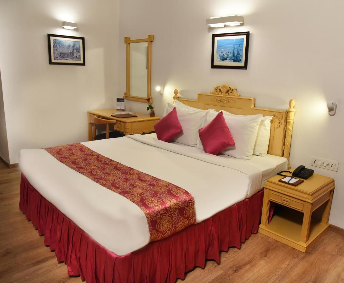 Golden Parkk Hotel Kolkata Bagian luar foto