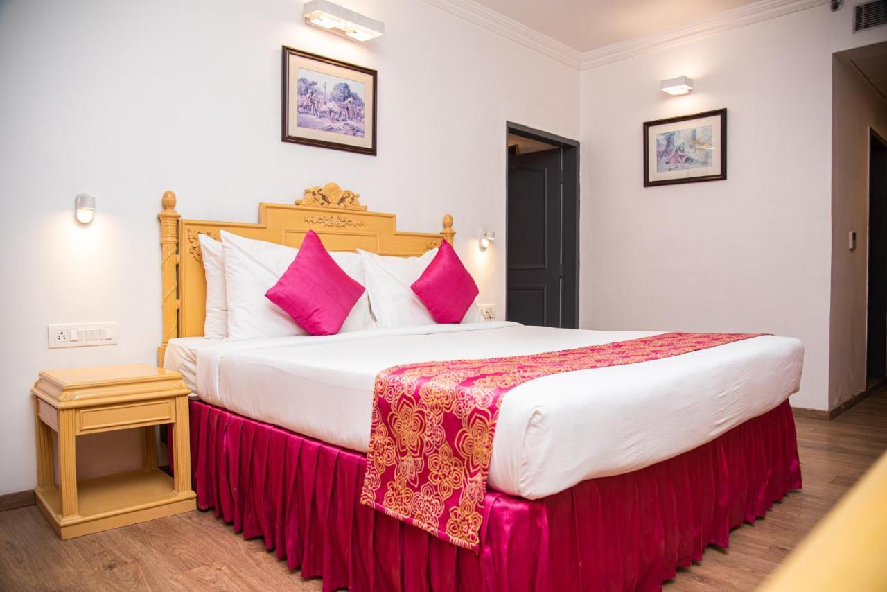 Golden Parkk Hotel Kolkata Bagian luar foto