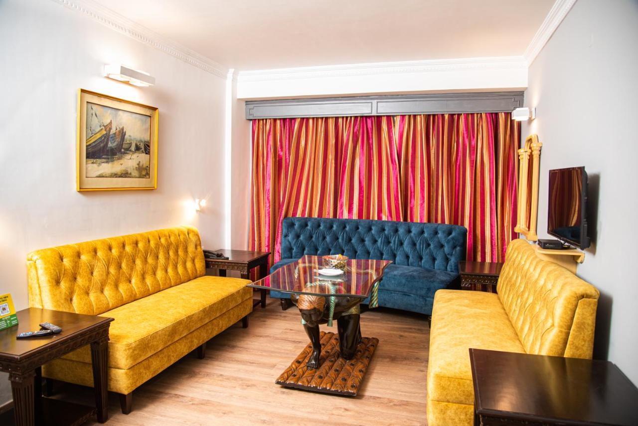 Golden Parkk Hotel Kolkata Bagian luar foto