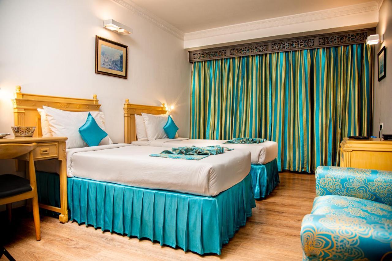 Golden Parkk Hotel Kolkata Bagian luar foto