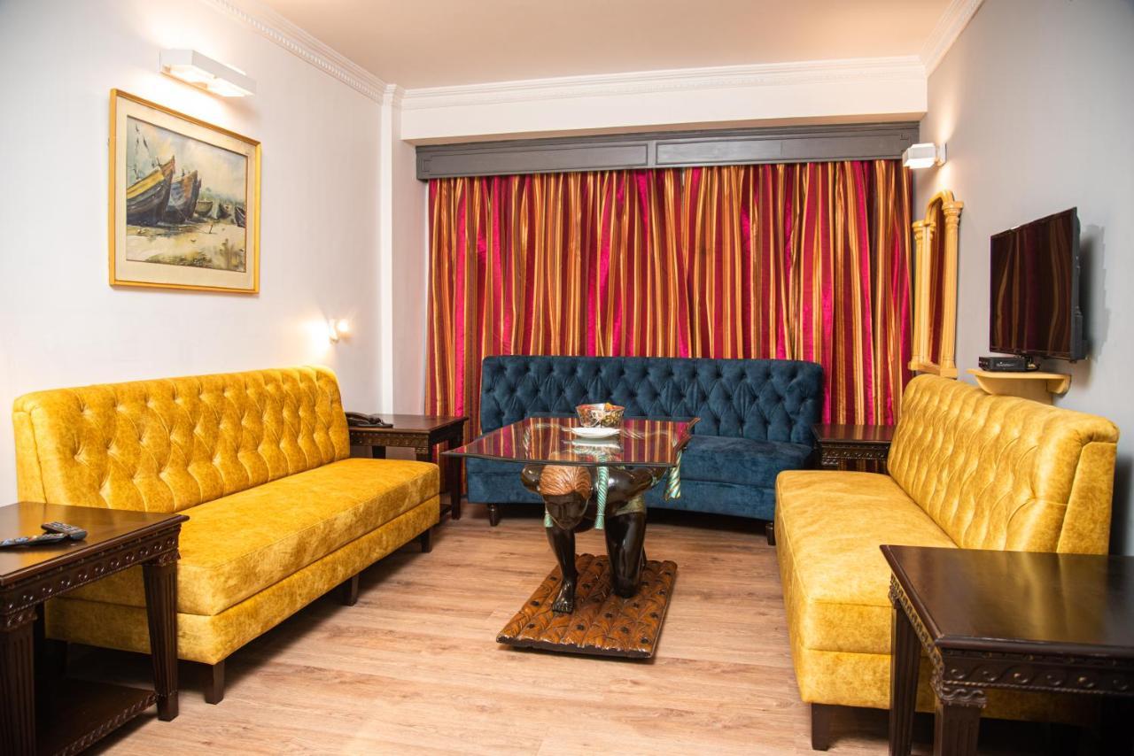 Golden Parkk Hotel Kolkata Bagian luar foto