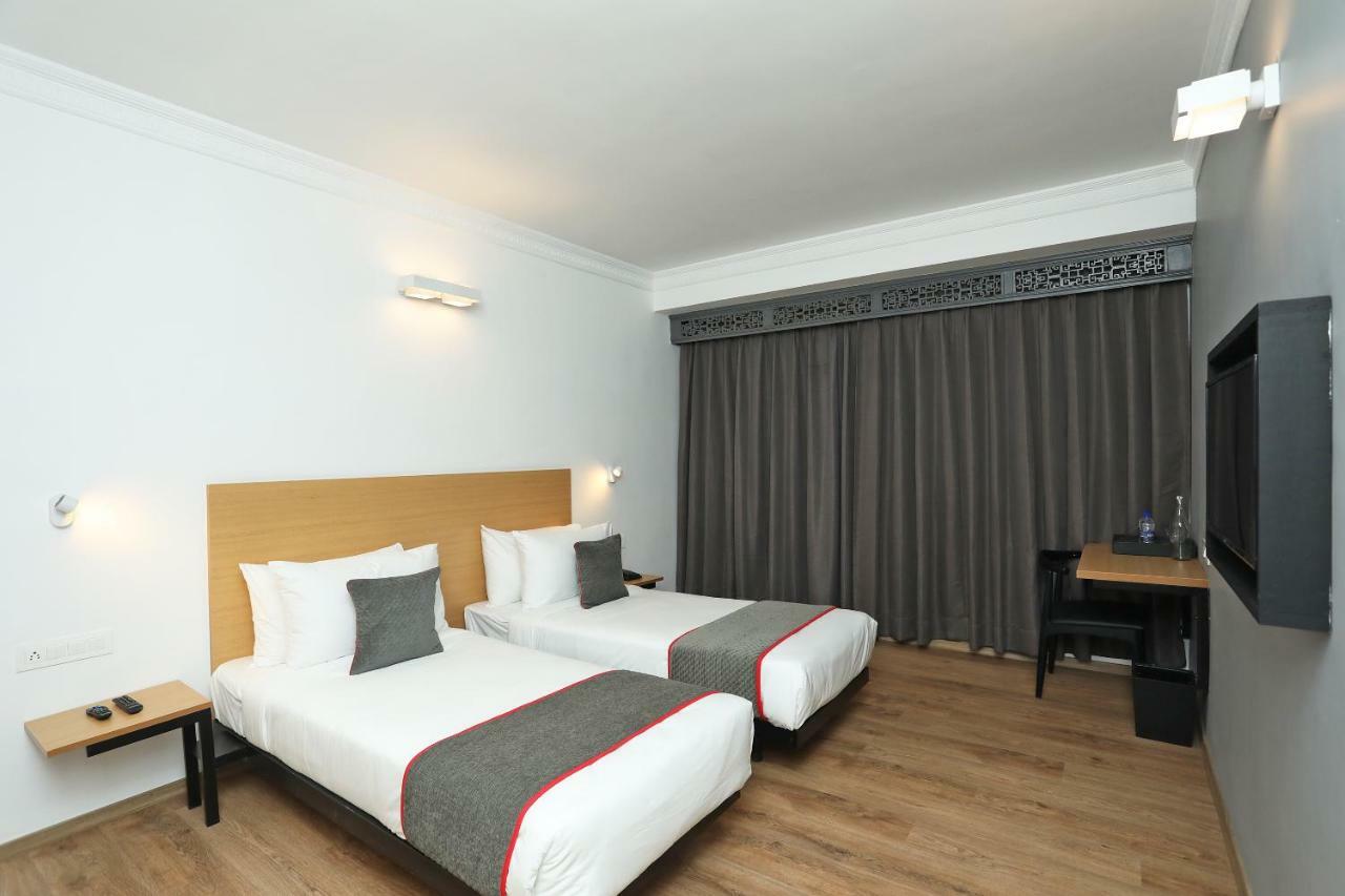 Golden Parkk Hotel Kolkata Bagian luar foto
