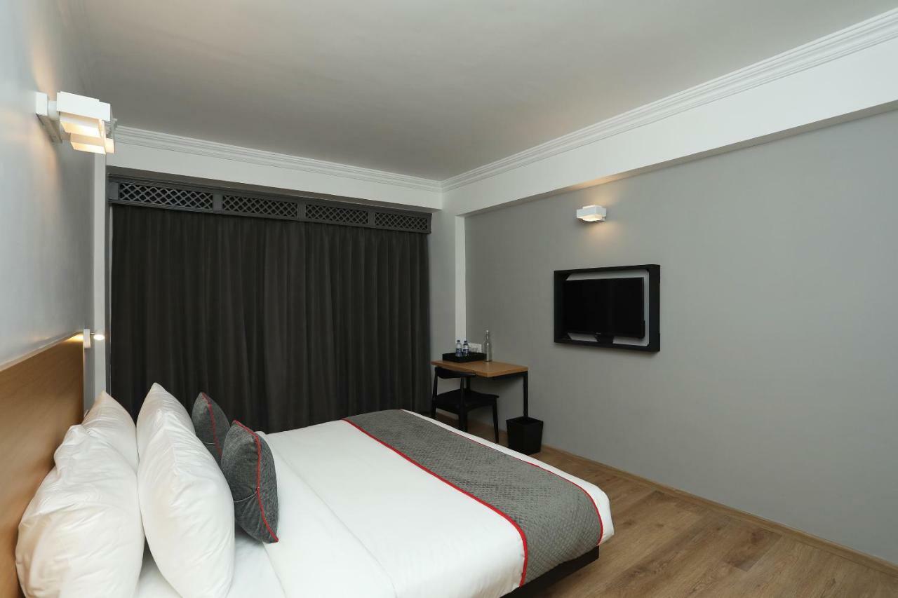 Golden Parkk Hotel Kolkata Bagian luar foto