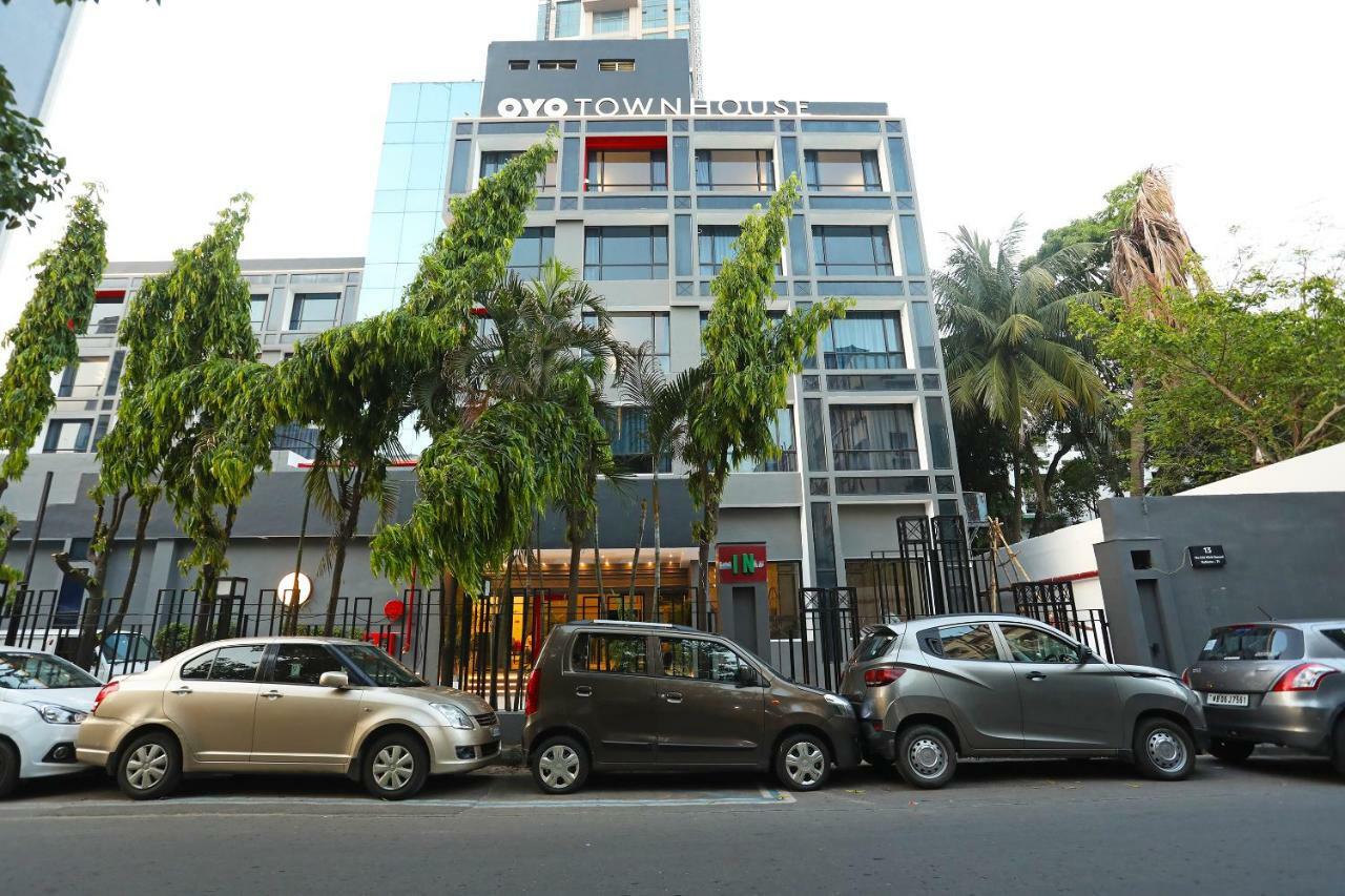 Golden Parkk Hotel Kolkata Bagian luar foto