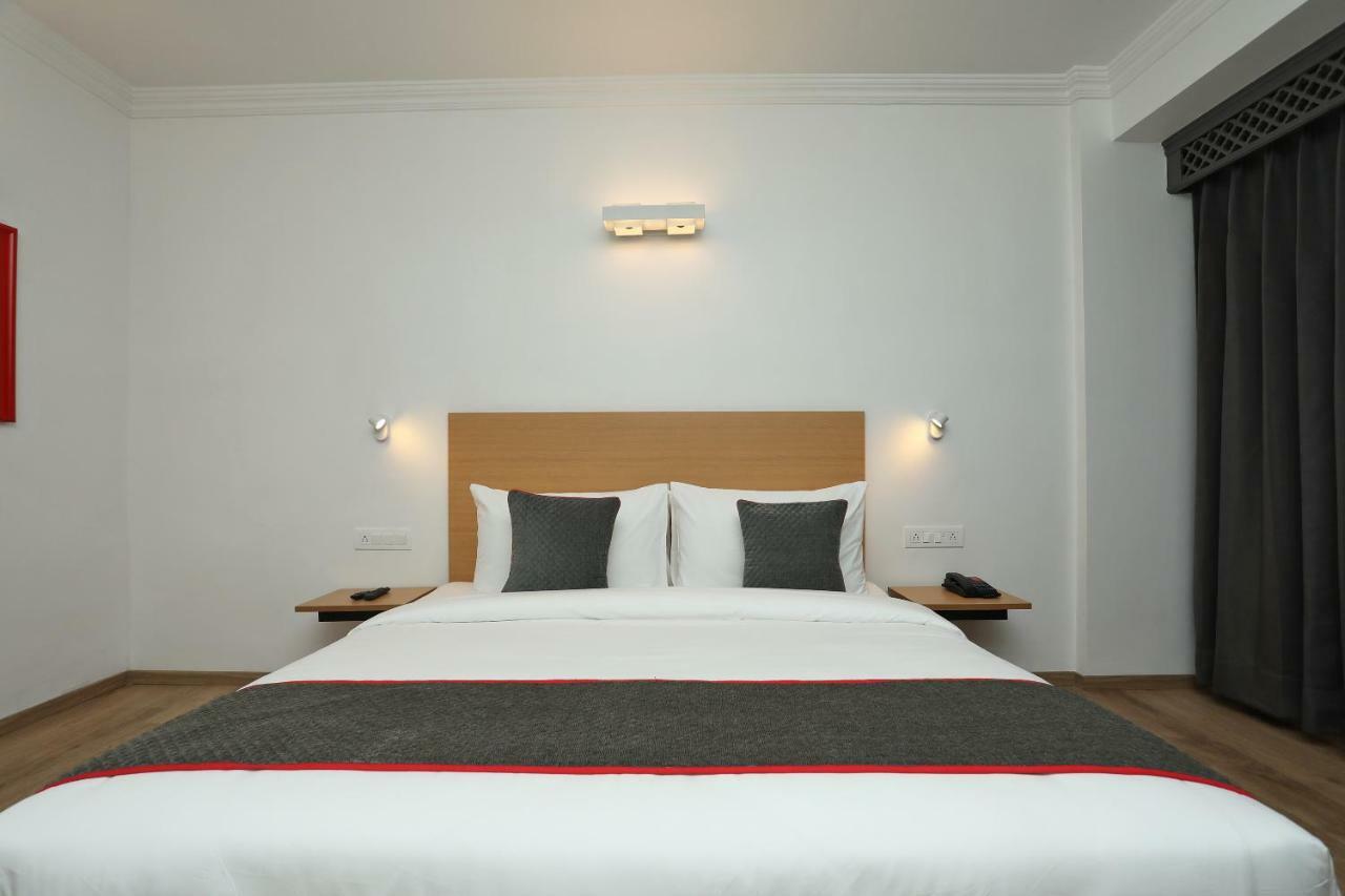 Golden Parkk Hotel Kolkata Bagian luar foto